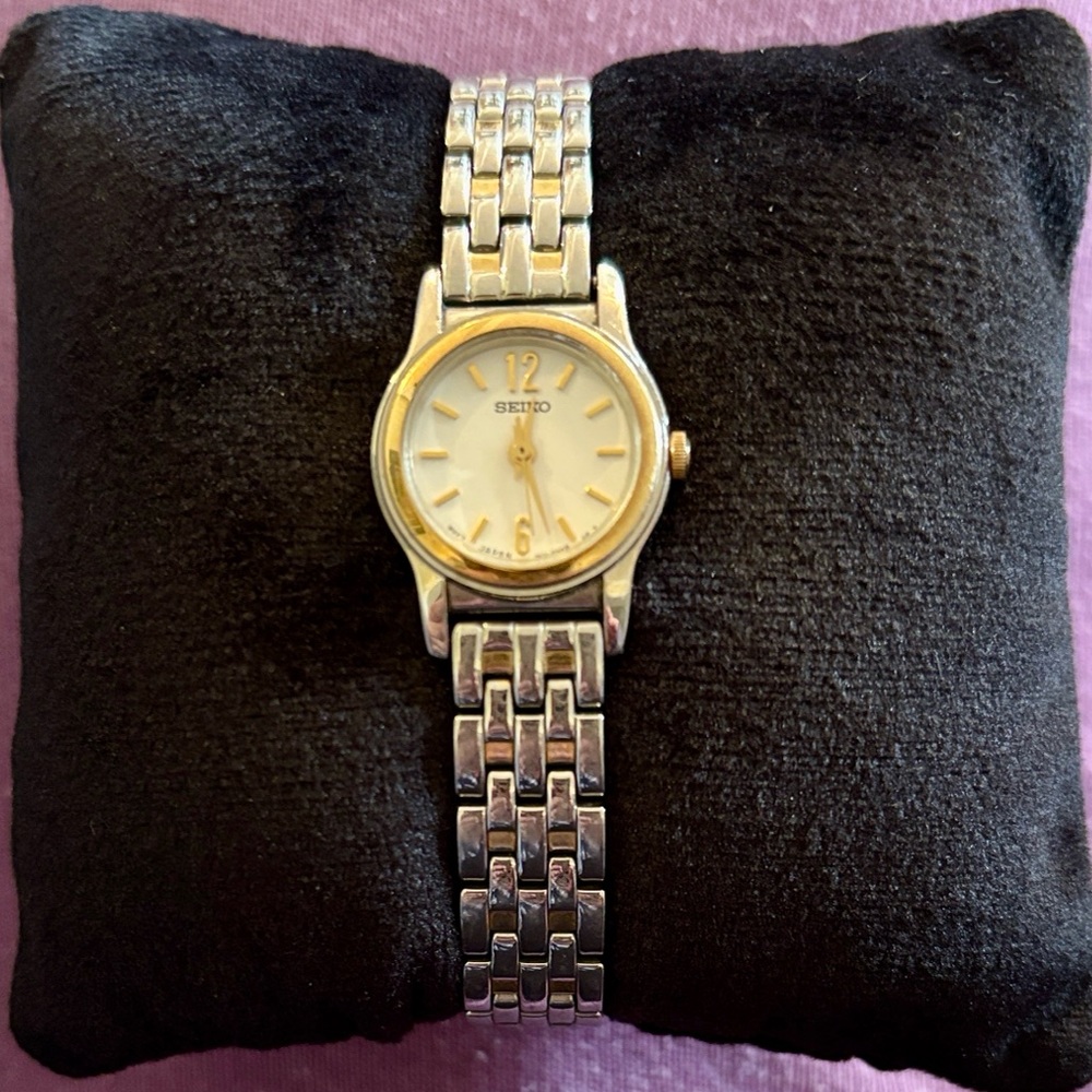 SEIKO ladies vintage gold and silver tone watch Works, New battery, Some wear